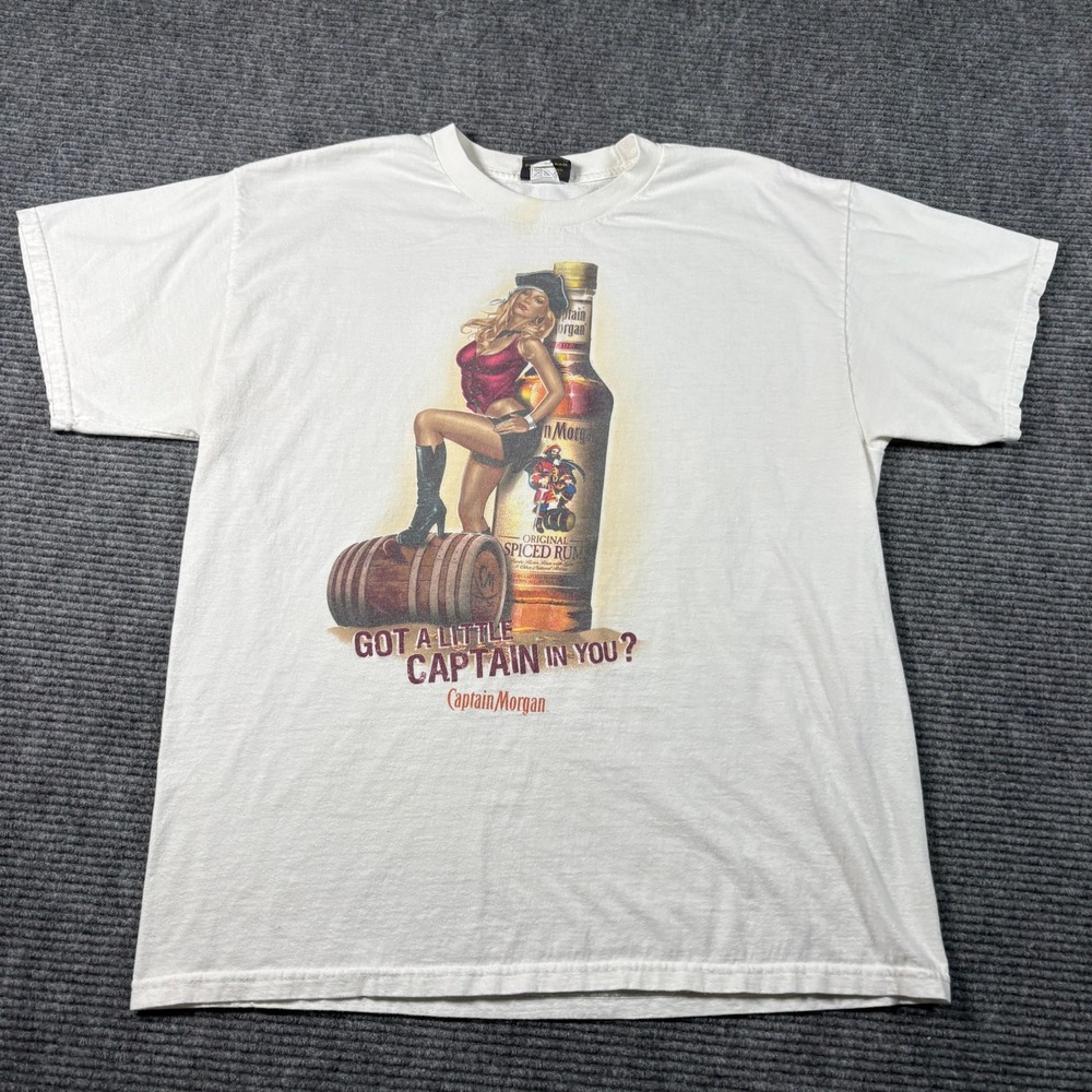 Vintage Captain Morgan Spiced Rum Graphic T-Shirt Mens XL White Pin Up Girl